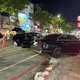 高雄晚間重大車禍！轎車突暴衝「連撞6車」　電桿、變電箱全遭殃