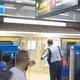 板南線尖峰時刻驚傳列車停駛　行充冒煙驚動消防