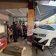 台南驚悚車禍！18歲新手女駕駛轉彎受驚暴衝　騎士慘卡車底