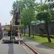 影/鋼鐵巨臂無情直刺！南港曳引車右轉「擊穿客運車身」