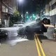 影/保時捷自撞烏龜翻起火！台中深夜車禍嚇壞民眾