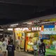 東大門夜市驚傳砸店！鋁棒男囂張敲爛炸物攤　遊客嚇傻