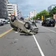 嘉義檜意森活村前車禍！75歲嬤駕駛休旅「烏龜翻」送醫