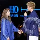 好閃！蕭景鴻唱一半突牽老婆上台擁吻　〈Love Song〉意外成「老公之歌」