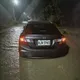 積水困住3人！高雄晚間驚傳車輛受困　消防火速出動橡皮艇救援