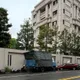 顏清標住宅外牆被撞！非裔男小貨車疑煞車失控毀16車