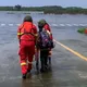 跟豪大雨搶命！空勤直升機急衝綠島「後送腦血管梗塞男」