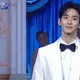 金秀賢沉寂逾1年復出了！印尼首演激動獻唱畫面曝光
