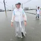 影/柯志恩勘災險被淹「爬車窗逃生」！高雄積水暴漲困座車畫面曝