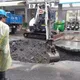 影/就怕豪雨繼續「挖洞」！高雄前鎮「吞怪手巨坑」持續搶修