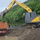 影/台1線枋山積水湧現滾滾泥流！　屏東枋寮分局啟動調撥車道