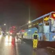 影/基隆暖暖公車自撞安全安全島　7乘客受傷送醫