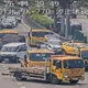 國1汐止地磅站前「3車撞一團」！2人緊急送醫
