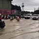 強降雨襲高雄！上班族騎車涉水「咕嚕咕嚕」　驚險畫面曝