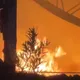 影/屏東萬丹汽車回收廠深夜惡火衝天！爆炸聲頻傳　警消搶救