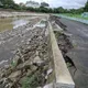 高雄後勁溪護岸被雨沖潰　水利局稱「本就要修」急救場