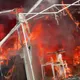影/高雄出事了「鐵皮屋大火異味狂竄」！災區直擊