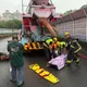 天雨路滑！新店65歲騎士自摔捲水泥車底　命大僅擦挫傷