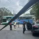 林口無人公車滑行撞斷電線桿　司機員忘拉手煞車釀禍