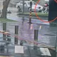 影/北市婦人撐傘小跑步過馬路　遭左轉賓士車撞飛受傷