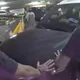 影/西門町停車場車輛自撞水泥護欄　警民合力搬車排除