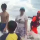 影/宜蘭外澳遊客受困　海巡遙控式動力救生圈1分鐘救援