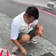 水溝蓋卡死無法清！高雄里長參選人「私設墊片」挨轟