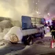 影/新北土城行駛中貨車狂冒煙　警消急灌救幸無人傷
