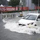 名古屋豪雨狂炸破紀錄！百萬人緊急避難　汽車慘遭沖走