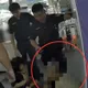 影/北市男捷運站外吸電子菸變喪屍　熱心民眾助警逮人