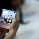太狂！陸影音公司豪送「每人一台iPhone Duo」　實習生也有份