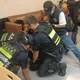 妻子吵架後出國崩潰！男怒吼「為什麼沒人理我」？持刀闖桃機辦公室挾人