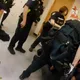 影/桃機挾持案壓制畫面曝！霹靂小組衝入噴辣椒水制伏　實習生受傷獲救