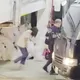 影/為男友狠轟正宮！台灣首位女槍手羈押「狂奔上囚車」