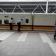高鐵台南站出事了！旅客滾落月台卡列車下
