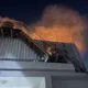 影/新竹市新莊街住宅頂樓鴿舍大火！恐逾30隻鴿子被燒死