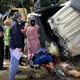 國1新營交流道水泥車翻覆！車頭慘變形　駕駛重傷獲救