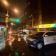 北市現強勁風勢！萬華大型鐵架遭吹落　警到場管制幸無人傷