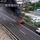 影/國4小貨車行駛中「燒起來」黑煙竄天　駕駛急逃生