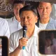 不捨公益慈善家！阿美麻糬董座余國基身亡　傅崐萁赴靈堂悼念
