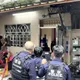 蘆洲30多歲男突失控揮刀！警急開2槍示警　男自刃傷腿