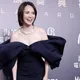 金鐘61/李心潔壓軸登紅毯「胸前超巨蝴蝶結」 揭睽違20年回歸台劇關鍵