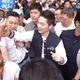 5萬人擠爆競總成立大會！蔣萬安笑曝：支持者太熱情我手被抓傷了