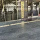 影/北院又遭攻擊！狂男對正門牌匾潑糞、污物桶砸進大廳
