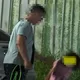 啪！台中父當街重擊8歲女童頭部　警方、社會局建案調查