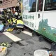 影/新北恐怖行人地獄！阿嬤過馬路「慘遭公車捲車底」