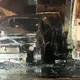 影/雲林民宅倉庫起火！車輛慘遭火噬　消防破門急灌救