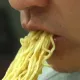 吃麵比吃飯更傷腎！專家曝「1周上限量」超過恐釀尿毒症