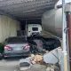 撿水瓶分心！屏東潮州聯結車「撞進」民宅　3民宅5車遭殃