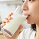 喝牛奶恐增骨折與早死風險？！研究：日喝3杯就危險
